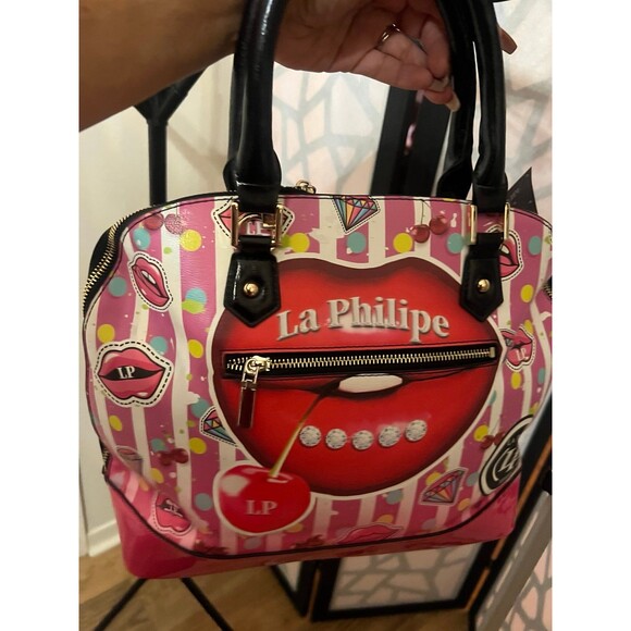 LA Philipe JUICY LIPS " OVAL HANDBAG. NWT - Picture 4 of 9